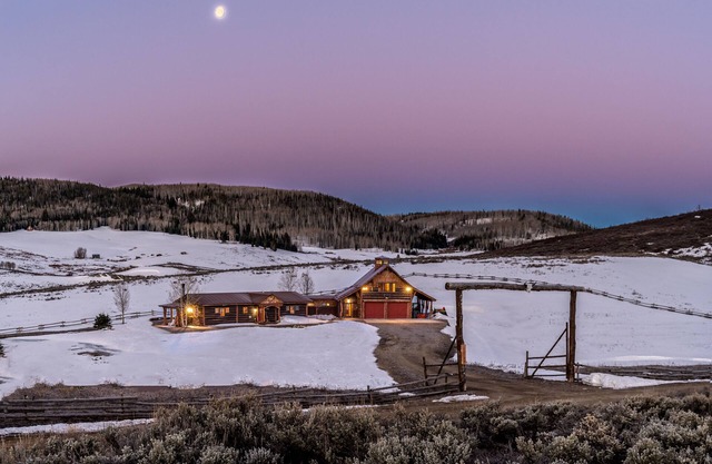The Woof Ranch Bed & Breakfast by Hahns Peak