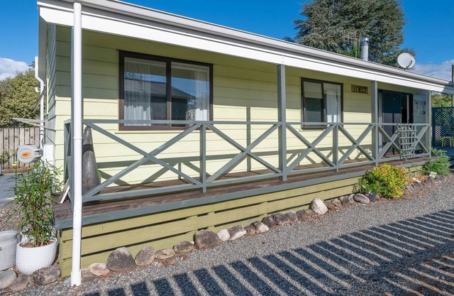 The Yellow Cottage - Turangi Holiday Home