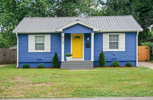 The Yellow Door House | Walk to OU + Cozy Vibes