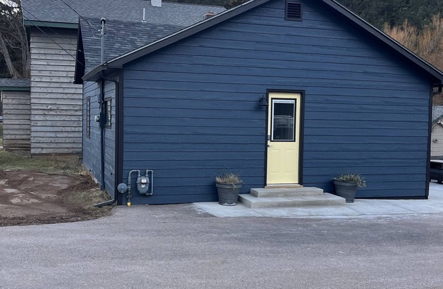 “The Yellow Door” perfectly located 2 bedroom 1 bath home, downtown Deadwood