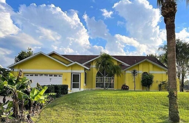 The Yellow Home amazing lake view