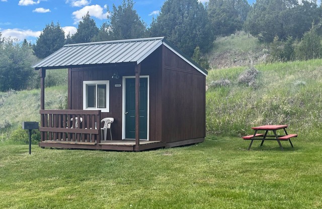 The Yellowstone - One Room Dry Camping Cabin