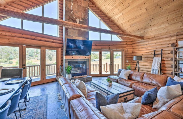Theater + Scenic Views: Valley Springs Cabin!
