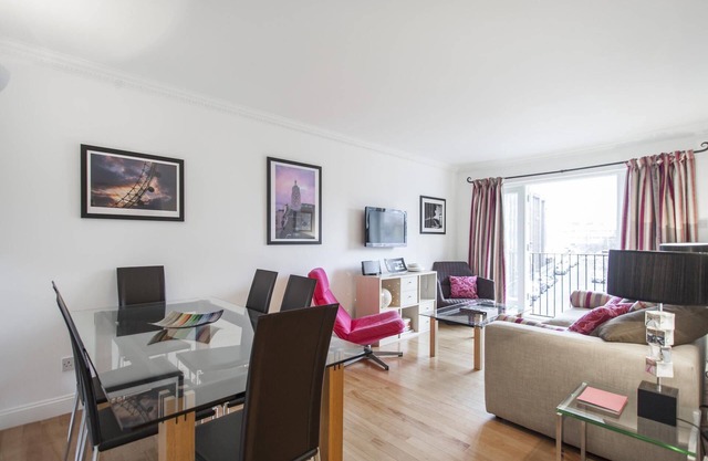 Theed Street by onefinestay