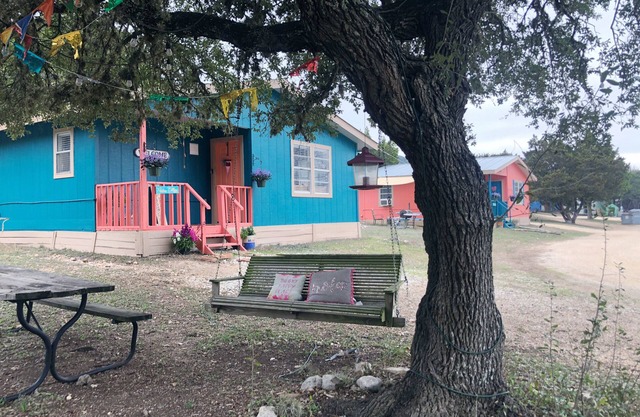 Thelma Cottage: Charmantes und gemütliches 2 Schlafzimmer 2. 6 Meilen vom Fluss Frio