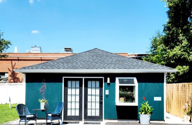 Themed Bungalow near Beaches, DE turf, Downtown, State Parks, Bayhealth