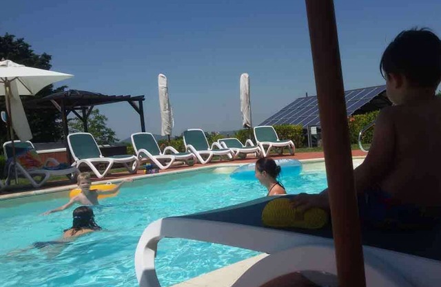 Toskana Haus in grünen Hügeln mit Pool und Whirlpool