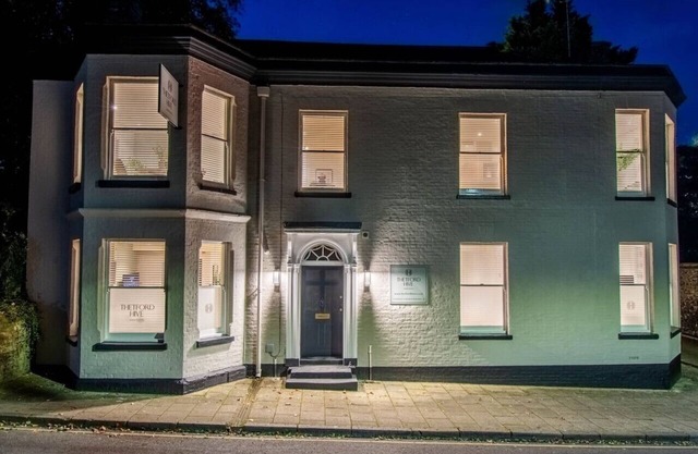 Thetford Hive Aparthotel Deluxe Suite 8