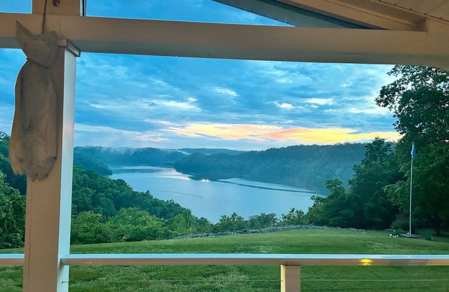 Hidden Gem on Dale Hollow Lake– Breathtaking Views & Spacious, Secluded Comfort