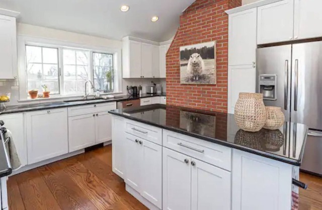Thimble House -Adorable home on gorgeous property!