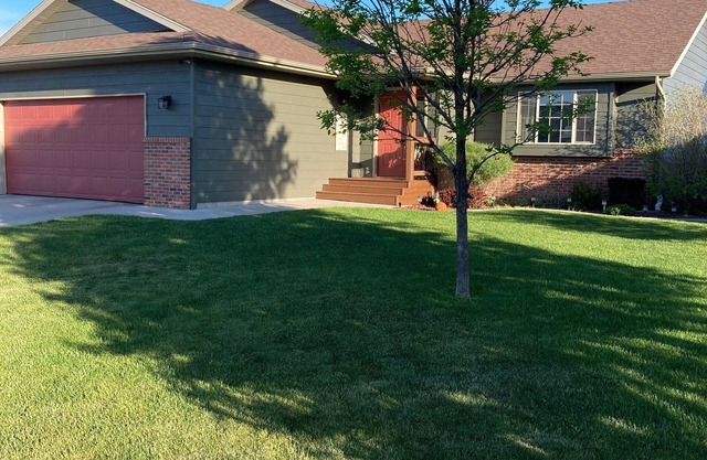 Dieses Haus mit 4 Schlafzimmern und 3 Bädern befindet sich in Rapid City, South Dakota.