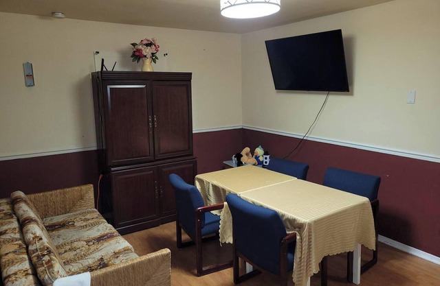 This apartment is a 1 bedroom(s), 1 bathrooms, located in Laval, QC.