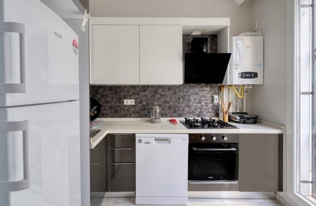 This apartment is a 3 bedroom(s), 1.5 bathrooms, located in Beşiktaş, İstanbul.
