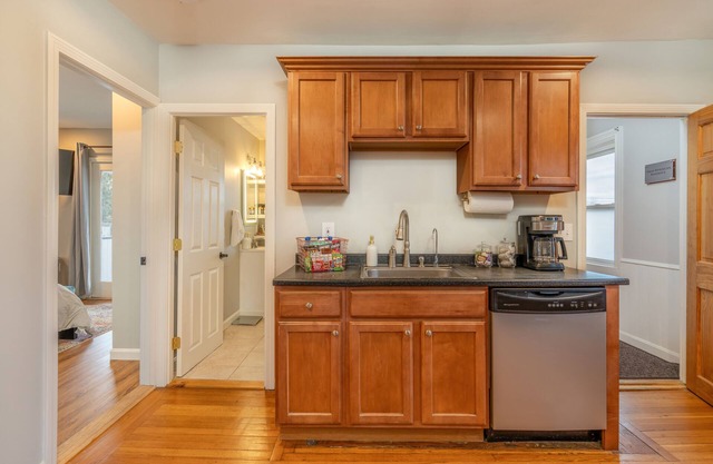 This apartment is a 4 bedroom(s), 2 bathrooms, located in Providence, RI.