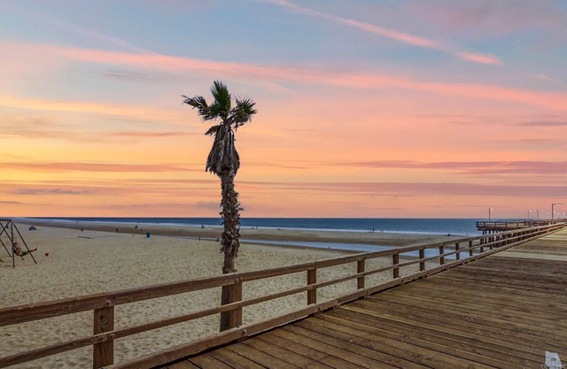 This apartment is a 1 bedroom(s), 1 bathrooms, located in Port Hueneme, CA.