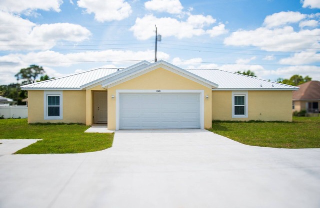 This BRAND NEW 3 bd, 2 bath home located near the Highlands Hammock State Park.