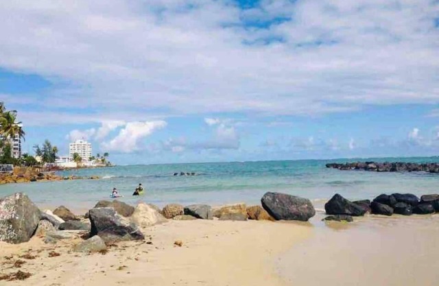 This bungalow is a 2 bedroom(s), 1 bathrooms, located in San Juan, PR.