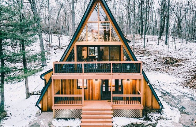 This cabin is a 4 bedroom(s), 2.5 bathrooms, located in Pine Plains, NY.