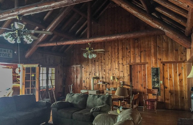 Wunderschönes Blockhaus im nostalgischen Lodge-Stil am Sullivan Lake. Kostenlose Nutzung des Pontons
