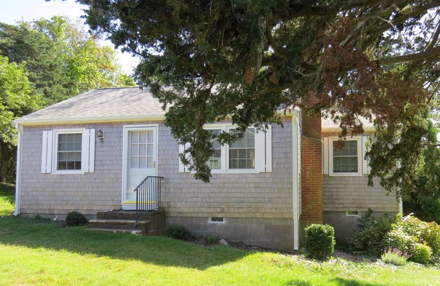 This Cottage Delights in Nauset Heights. Near Mill Pond, Nauset Beach & Priscilla Beach