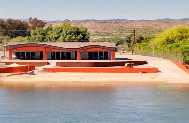 Das Custom, Private, Riverfront Home ist eines der besten am Fluss
