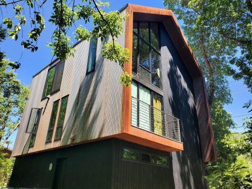 This Deluxe Modern New 3-Story Home With Central Ac Offers The Best Of Bozeman!