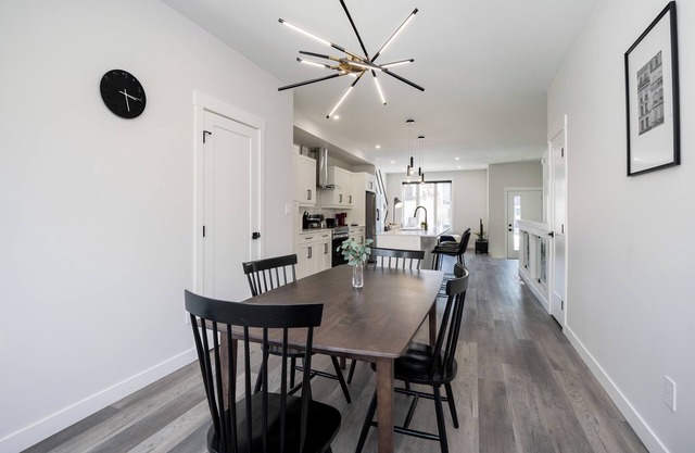 This duplex is a 3 bedroom(s), 2.5 bathrooms, located in Winnipeg, MB.