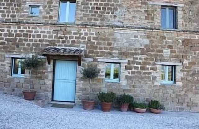 Außergewöhnliche Villa mit privatem Pool und Ausblick auf den Berg