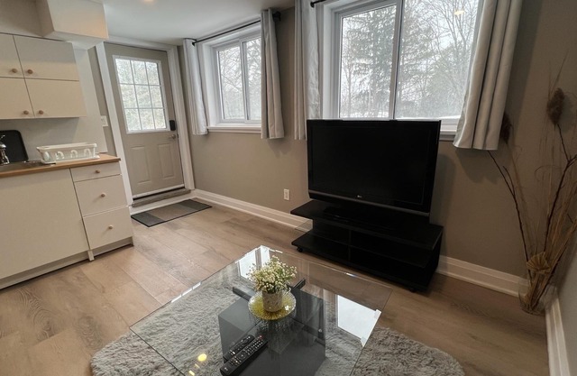 This guest house is a 2 bedroom(s), 1 bathrooms, located in Peterborough, ON.