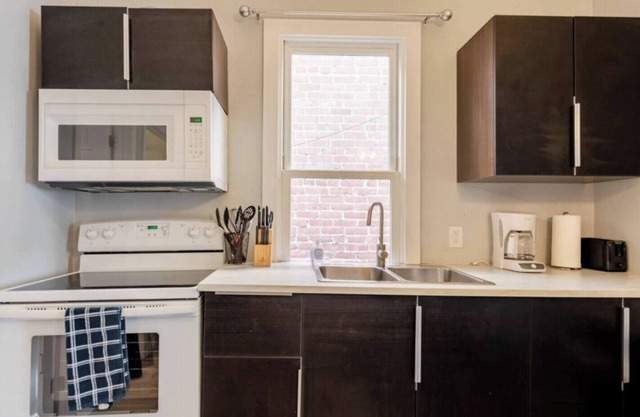 This hotel is a 1 bedroom(s), 1 bathrooms, located in San Diego, CA.