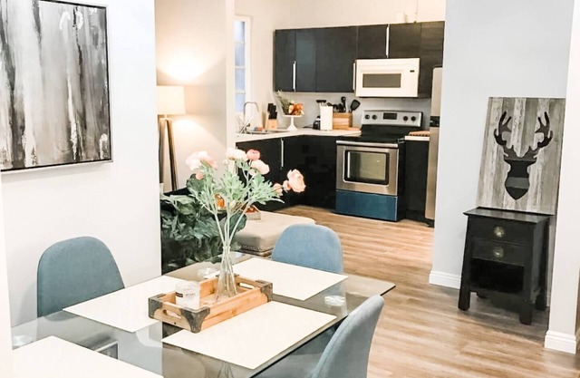 This hotel is a 2 bedroom(s), 1 bathrooms, located in San Diego, CA.