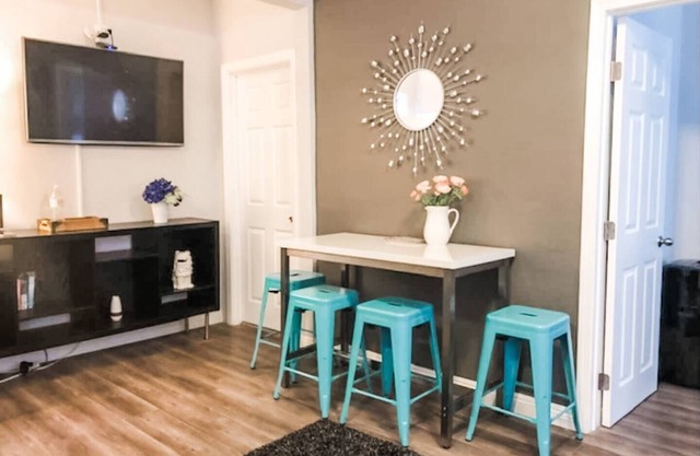 This hotel is a 2 bedroom(s), 1 bathrooms, located in San Diego, CA.