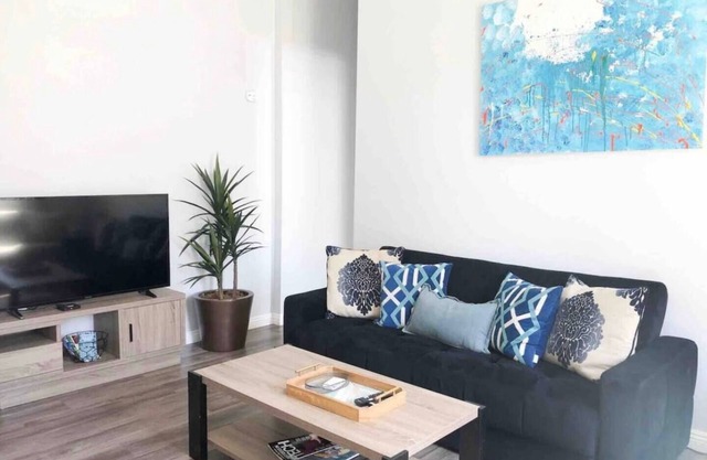 This hotel is a 2 bedroom(s), 1 bathrooms, located in San Diego, CA.