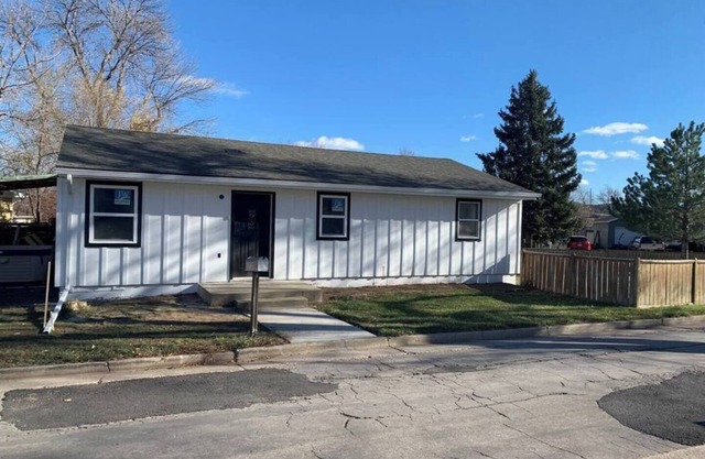This house is a 4 bedroom(s), 1 bathrooms, located in Rapid City, SD.