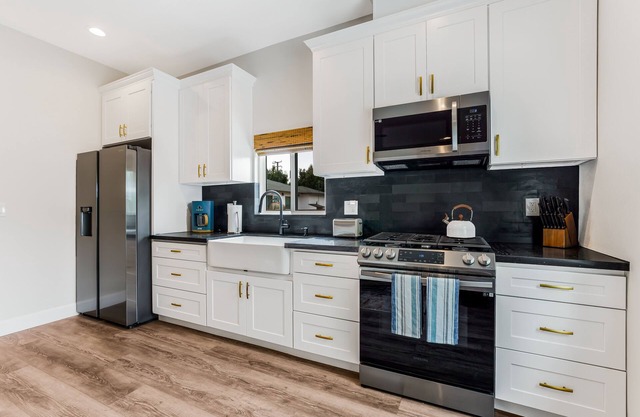 This house is a 2 bedroom(s), 2 bathrooms, located in Camarillo , CA.