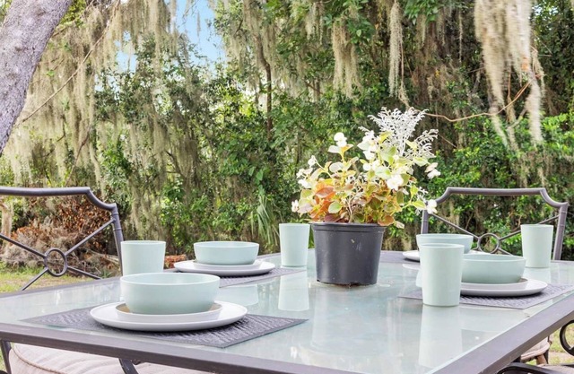 This house is a 2 bedroom(s), 2 bathrooms, located in Inverness, FL.