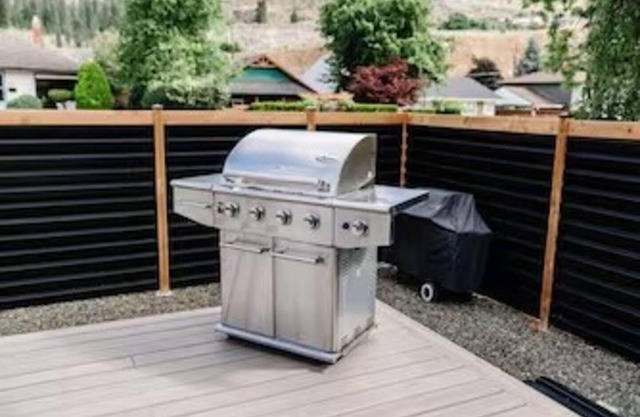 This house is a 2 bedroom(s), 2 bathrooms, located in Kelowna, BC.