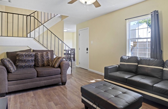 This house is a 2 bedroom(s), 1.5 bathrooms, located in Lake Charles, LA.