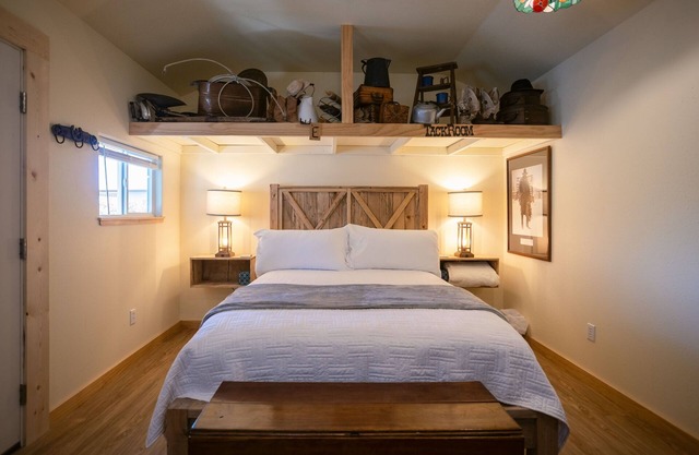 This house is a 3 bedroom(s), 2.5 bathrooms, located in Eagle Point, OR.