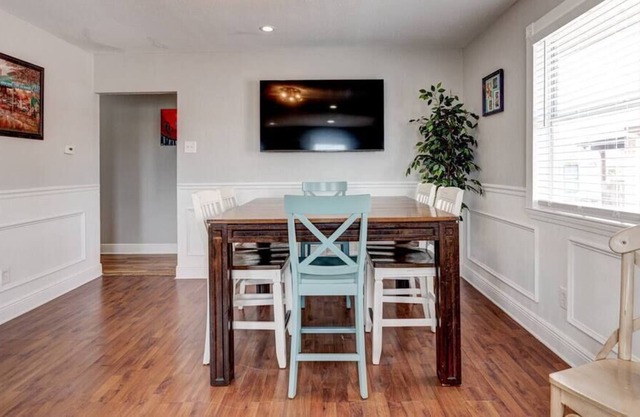 This house is a 3 bedroom(s), 2 bathrooms, located in New Orleans, LA.