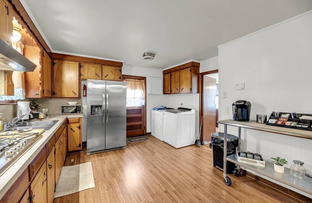 This house is a 3 bedroom(s), 2 bathrooms, located in Charleston, SC.