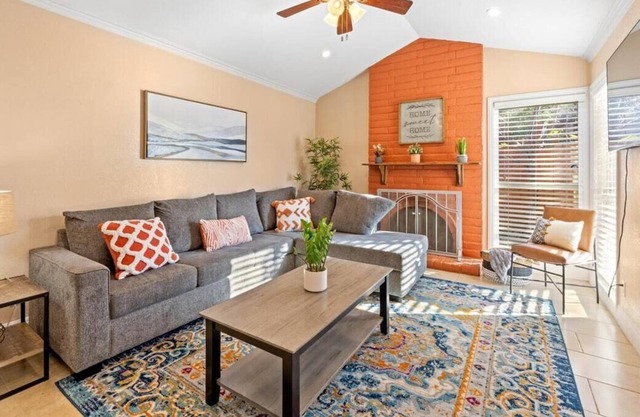 This house is a 3 bedroom(s), 2 bathrooms, located in Sacramento, CA.