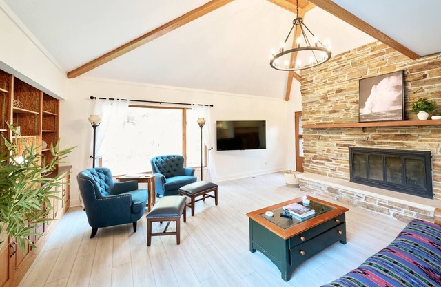 This house is a 3 bedroom(s), 2 bathrooms, located in Sheridan, WY.