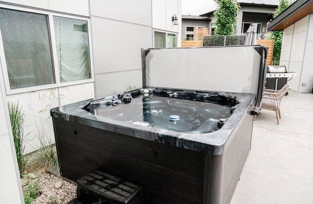 This house is a 3 bedroom(s), 3.5 bathrooms, located in Kelowna, BC.