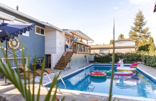 This house is a 3 bedroom(s), 2 bathrooms, located in Kelowna, BC.
