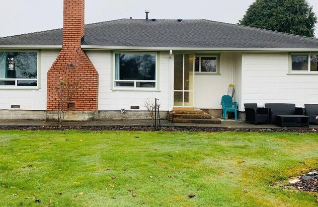 This house is a 3 bedroom(s), 2 bathrooms, located in McKinleyville, CA.