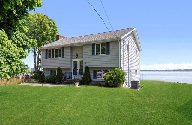This house is a 3 bedroom(s), 2 bathrooms, located in North Kingstown, RI.
