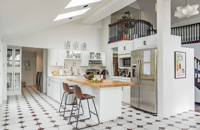 This house is a 4 bedroom(s), 4 bathrooms, located in craryville, NY.