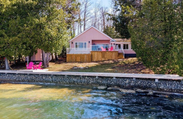 This house is a 4 bedroom(s), 2 bathrooms, located in Flesherton, ON.