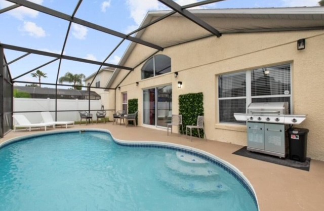 This house is a 4 bedroom(s), 3 bathrooms, located in Kissimmee, FL.